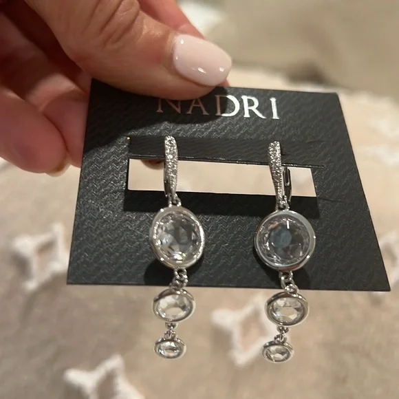 NEW NADRI Crystal dangle earrings - Picture 4 of 4